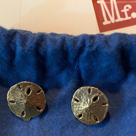 Mignon Faget  gold sand dollar clip earrings - Picture 7 of 9